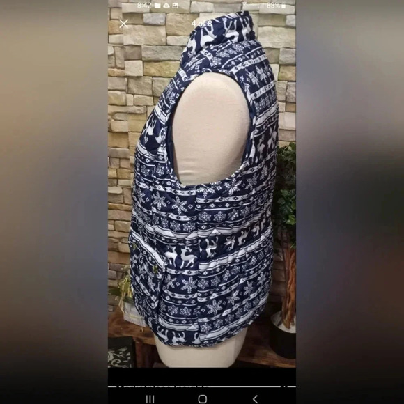 St. Johns Bay Large Reindeer Snowflake Puffer Outdoor Vest‎ - Picture 4 of 9
